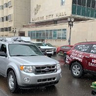 Drivers swarm Michigan capital to protest coronavirus lockdown measures | Fox News