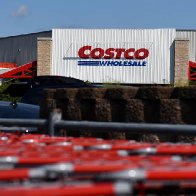 Video shows Costco worker calmly handle customer berating him over mask policy